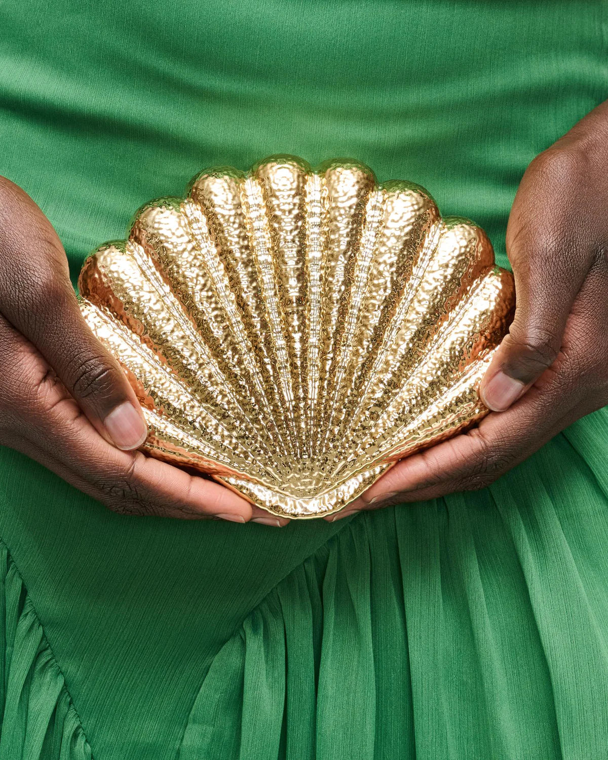 Hammered metallic shell-shaped evening clutch
